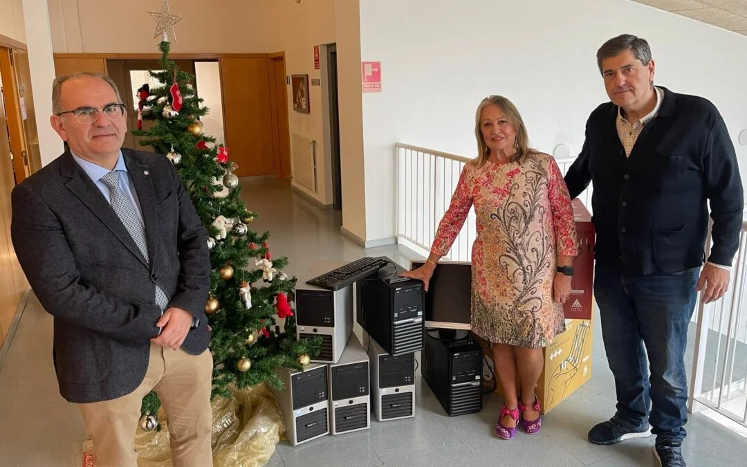 ASATA dona equipos informáticos a Mar de Niebla para contribuir a la creación de una nueva empresa de inserción