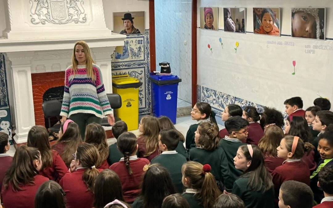 El Colegio San Lorenzo de Gijón acoge la exposición fotográfica “Bolivia, mirada de mujer”