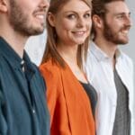 empresarios en reunion de oficina