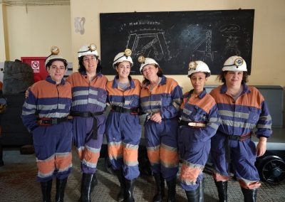 Grupo en el interior del edificio