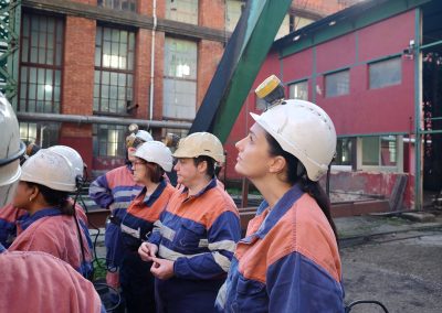 6Grupo junto a la estructura minera